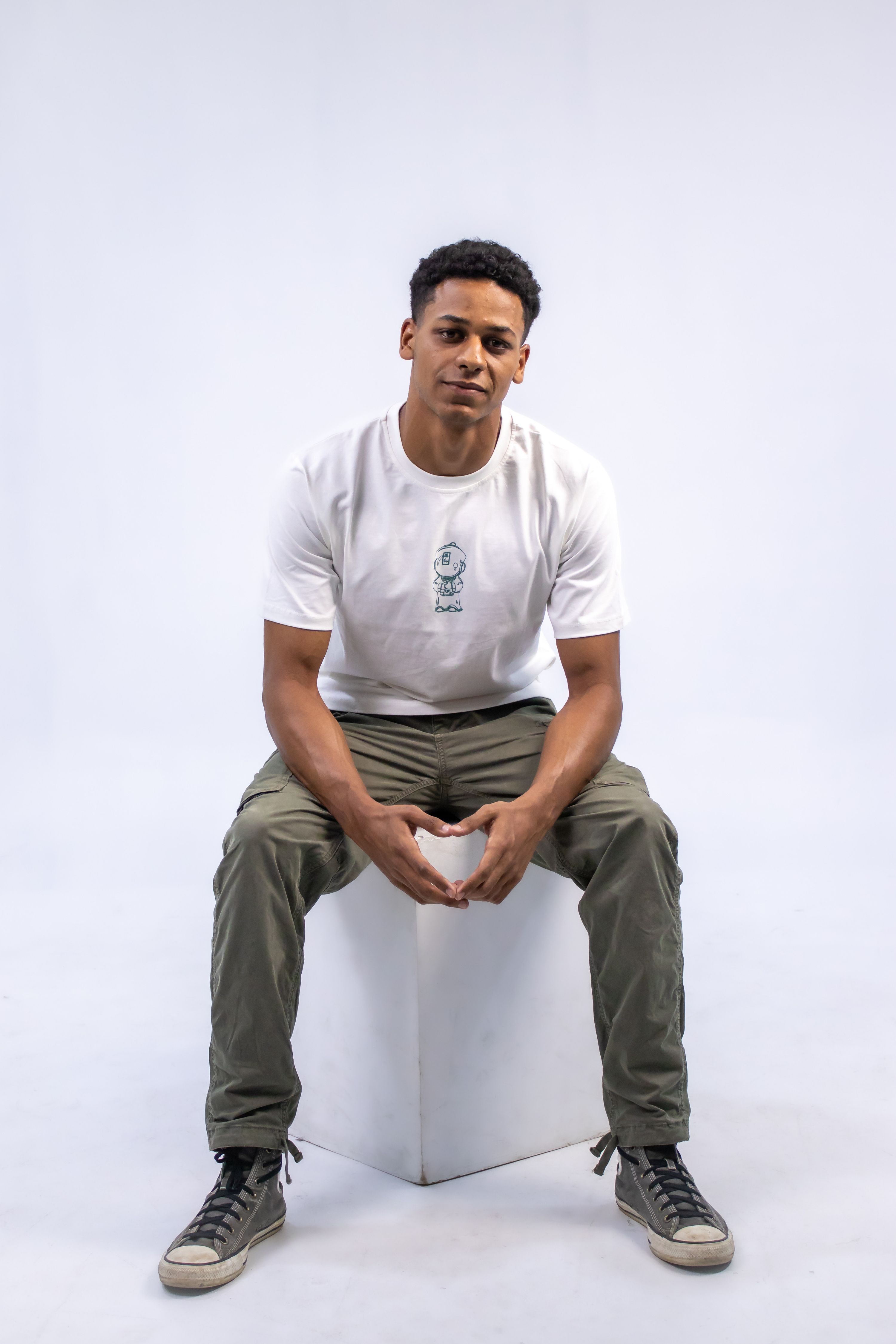 Off White unisex regular tee thumbnail